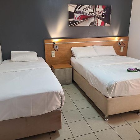 Hotel Victoire, Poitiers Gare Bagian luar foto