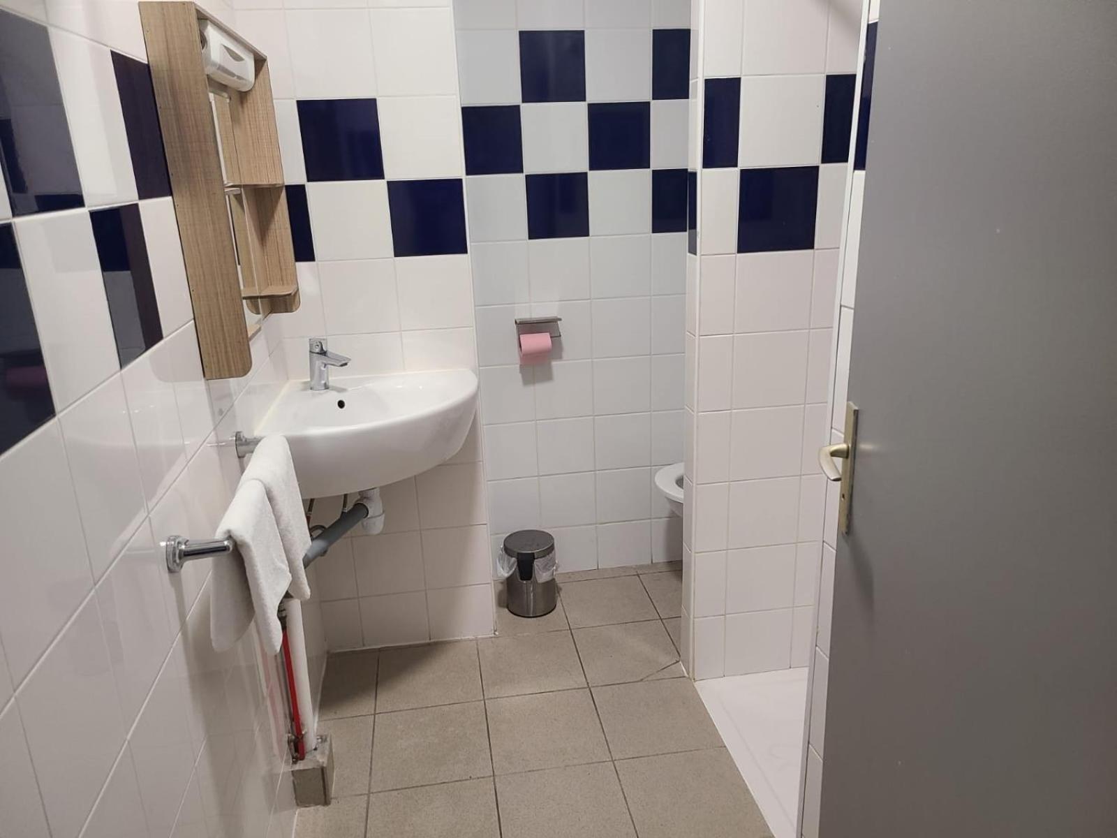 Hotel Victoire, Poitiers Gare Bagian luar foto