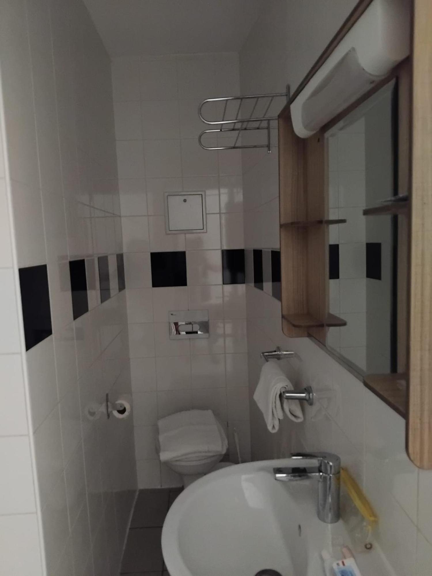 Hotel Victoire, Poitiers Gare Bagian luar foto